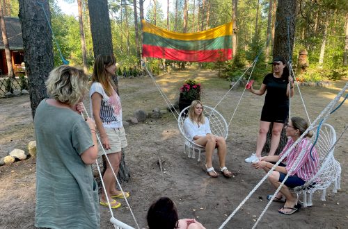 Lituanistikos mokytojų stovykla: motyvacinis užtaisas iš protėvių vasaros